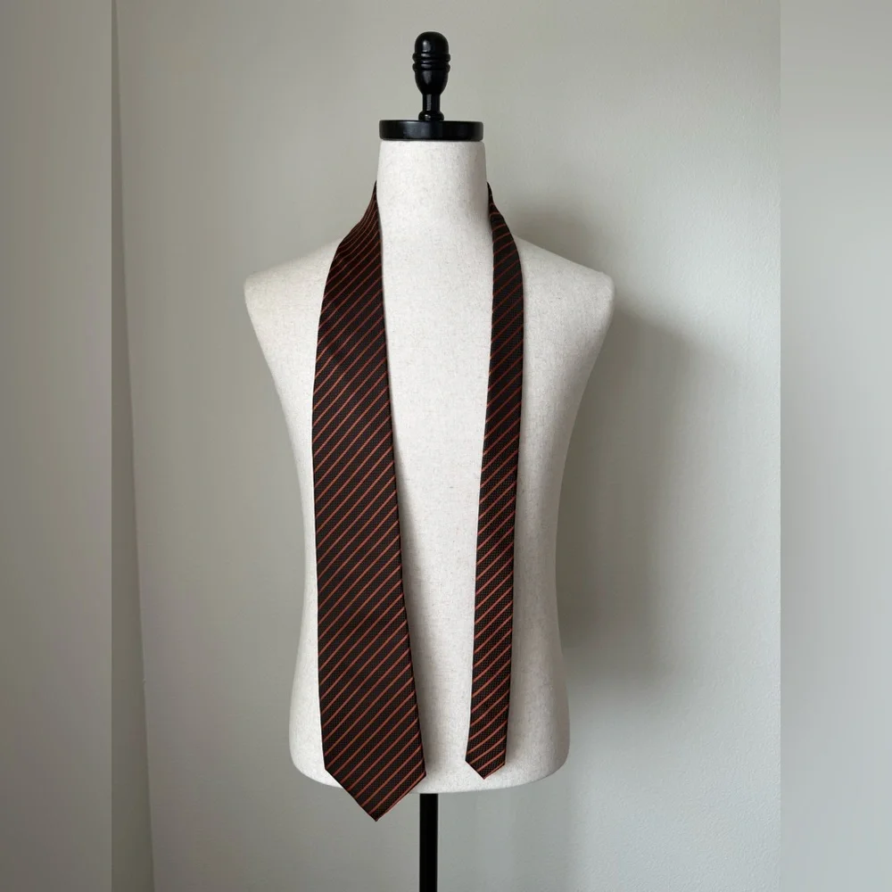 Gucci, Salvatore Ferragamo, Gino Versache, Burberry Men Tie’s Set - Picture 6 of 12